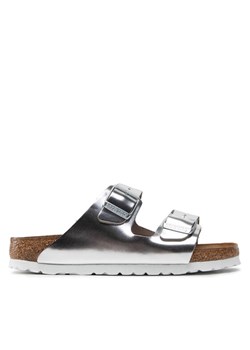 Birkenstock Klapki Arizona Metallic 1005961 Srebrny ze sklepu MODIVO w kategorii Klapki damskie - zdjęcie 182744840
