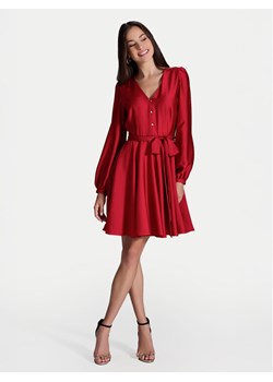 Swing Sukienka koktajlowa 5AI13900 Czerwony Regular Fit ze sklepu MODIVO w kategorii Sukienki - zdjęcie 182745871