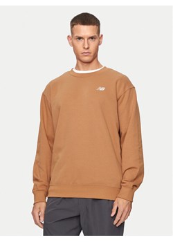 New Balance Bluza Small Logo MT41507 Brązowy Relaxed Fit ze sklepu MODIVO w kategorii Bluzy męskie - zdjęcie 182745922