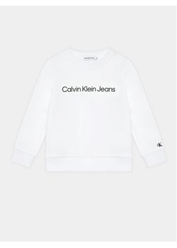 Calvin Klein Jeans Bluza IU0IU00581 D Biały Regular Fit ze sklepu MODIVO w kategorii Bluzy chłopięce - zdjęcie 182745971