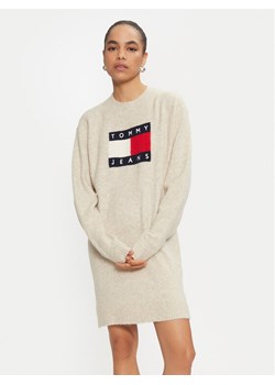 Tommy Jeans Sukienka dzianinowa DW0DW18719 Beżowy Loose Fit ze sklepu MODIVO w kategorii Sukienki - zdjęcie 182746241