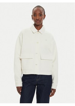 Calvin Klein Jeans Kurtka przejściowa J20J223770 Écru Regular Fit ze sklepu MODIVO w kategorii Kurtki damskie - zdjęcie 182746720