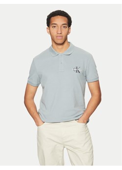 Calvin Klein Jeans Polo Monologo J30J325664 Niebieski Regular Fit ze sklepu MODIVO w kategorii T-shirty męskie - zdjęcie 182746860