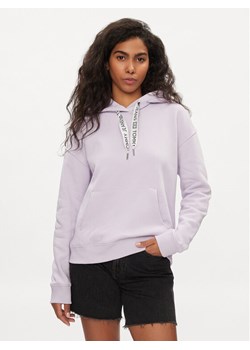 Tommy Jeans Bluza Logo Drawcord DW0DW17794 Fioletowy Boxy Fit ze sklepu MODIVO w kategorii Bluzy damskie - zdjęcie 182746920