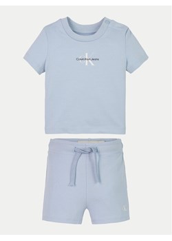 Calvin Klein Jeans Komplet t-shirt i spodenki Monogram Logo IN0IN00319 Błękitny Regular Fit ze sklepu MODIVO w kategorii Komplety niemowlęce - zdjęcie 182747031