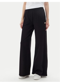EA7 Emporio Armani Spodnie dresowe 7W000083 AF13135 UC001 Czarny Wide Leg ze sklepu MODIVO w kategorii Spodnie damskie - zdjęcie 182747261