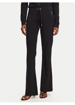 Juicy Couture Spodnie dresowe Apollo JCWBJ125311 Czarny Flared Leg ze sklepu MODIVO w kategorii Spodnie damskie - zdjęcie 182747344