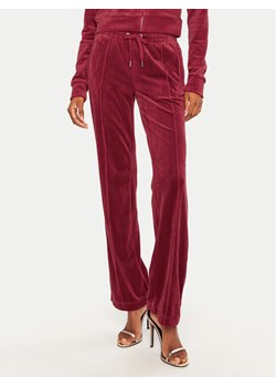 Juicy Couture Spodnie dresowe Tina JCAPW045 Czerwony Regular Fit ze sklepu MODIVO w kategorii Spodnie damskie - zdjęcie 182748520