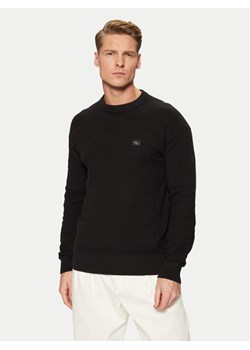 Calvin Klein Jeans Sweter J30J326746 Czarny Relaxed Fit ze sklepu MODIVO w kategorii Swetry męskie - zdjęcie 182748921