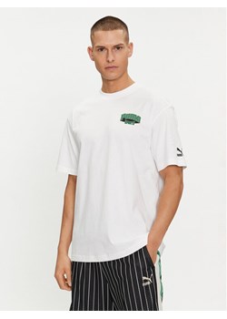 Puma T-Shirt For The Fanbase Graphic 624395 Biały Relaxed Fit ze sklepu MODIVO w kategorii T-shirty męskie - zdjęcie 182749153