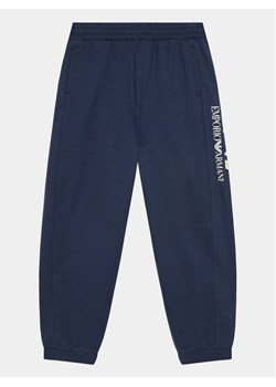 EA7 Emporio Armani Spodnie dresowe 3RBP58 BJ05Z 1554 Granatowy Regular Fit ze sklepu MODIVO w kategorii Spodnie chłopięce - zdjęcie 182749261