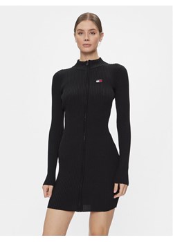 Tommy Jeans Sukienka dzianinowa Tjw Badge Zip Sweater Dress DW0DW17525 Czarny Slim Fit ze sklepu MODIVO w kategorii Sukienki - zdjęcie 182749962