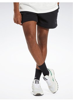 Reebok Szorty sportowe Classics Wardrobe Essentials Shorts HS7164 Czarny ze sklepu MODIVO w kategorii Spodenki męskie - zdjęcie 182750274