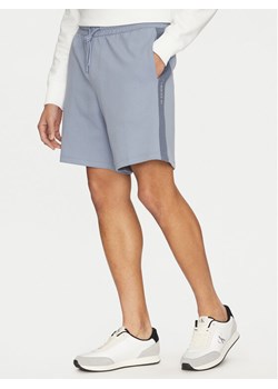 Calvin Klein Jeans Szorty sportowe J30J327246 Niebieski Relaxed Fit ze sklepu MODIVO w kategorii Spodenki męskie - zdjęcie 182750553