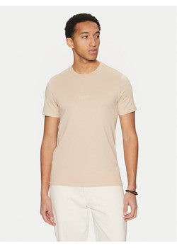 Guess T-Shirt M2YI72 I3Z14 Beżowy Regular Fit ze sklepu MODIVO w kategorii T-shirty męskie - zdjęcie 182750600