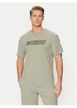 Guess T-Shirt Z4GI18 J1314 Zielony Regular Fit ze sklepu MODIVO w kategorii T-shirty męskie - zdjęcie 182751651