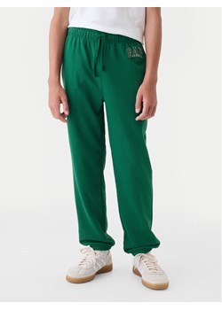 Gap Spodnie dresowe 542339-00 Zielony Regular Fit ze sklepu MODIVO w kategorii Spodnie dziewczęce - zdjęcie 182752031