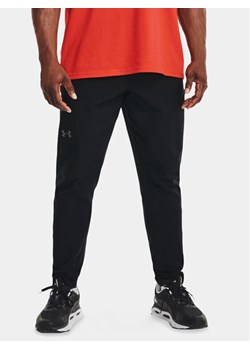 Under Armour Spodnie dresowe Ua Unstoppable Tapered Pants 1352028-001 Czarny Fitted Fit ze sklepu MODIVO w kategorii Spodnie męskie - zdjęcie 182752724