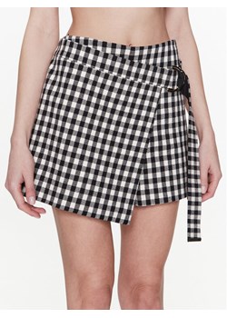 Pinko Szorty materiałowe 100587 A0N0 Czarny Regular Fit ze sklepu MODIVO w kategorii Szorty - zdjęcie 182752762