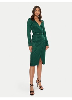 Guess Sukienka koktajlowa 4BGK16 7169A Zielony Regular Fit ze sklepu MODIVO w kategorii Sukienki - zdjęcie 182753240