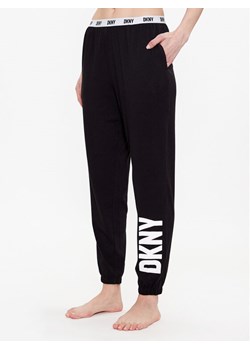 DKNY Spodnie piżamowe YI2822635 Czarny Regular Fit ze sklepu MODIVO w kategorii Piżamy damskie - zdjęcie 182753242