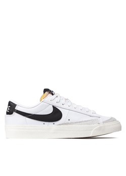 Nike Sneakersy Blazer Low '77 DC4769 102 Biały ze sklepu MODIVO w kategorii Trampki damskie - zdjęcie 182753304