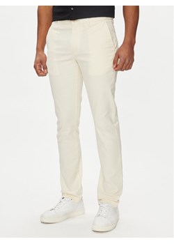 Tommy Hilfiger Chinosy Bleecker MW0MW26619 Écru Slim Fit ze sklepu MODIVO w kategorii Spodnie męskie - zdjęcie 182753533
