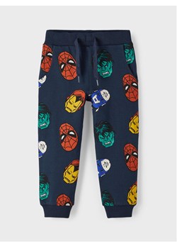 NAME IT Spodnie dresowe MARVEL 13210767 Granatowy Regular Fit ze sklepu MODIVO w kategorii Spodnie chłopięce - zdjęcie 182753660