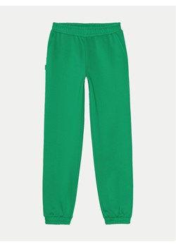 4F Spodnie dresowe 4FJWAW24TTROF754 Zielony Regular Fit ze sklepu MODIVO w kategorii Spodnie dziewczęce - zdjęcie 182753704