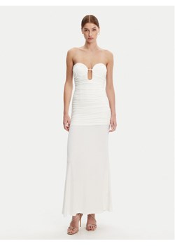 BARDOT Sukienka wieczorowa 59692DB1 Biały Slim Fit ze sklepu MODIVO w kategorii Sukienki - zdjęcie 182753861