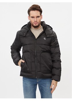 Calvin Klein Jeans Kurtka zimowa J30J324330 Czarny Regular Fit ze sklepu MODIVO w kategorii Kurtki męskie - zdjęcie 182754341