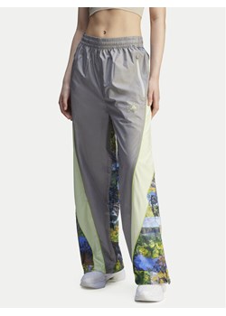 adidas by Stella McCartney Spodnie dresowe Stella McCartney Earth Collage JG5794 Szary Loose Fit ze sklepu MODIVO w kategorii Spodnie damskie - zdjęcie 182754402