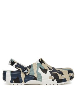 Crocs Klapki Geo Camo Clog 211009 Biały ze sklepu MODIVO w kategorii Klapki męskie - zdjęcie 182754802