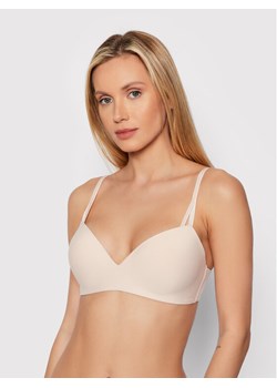 Calvin Klein Underwear Biustonosz bezfiszbinowy 000QF6017E Beżowy ze sklepu MODIVO w kategorii Biustonosze - zdjęcie 182755120