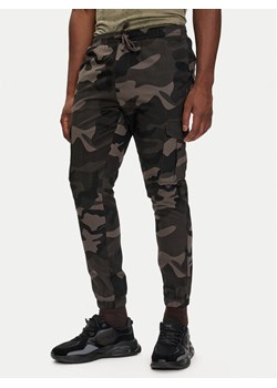 Brave Soul Joggery MTR-FINECAMOCRGR Zielony Slim Fit ze sklepu MODIVO w kategorii Spodnie męskie - zdjęcie 182755500