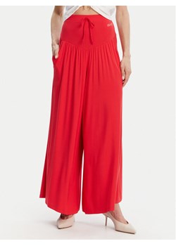 Liu Jo Beachwear Spodnie materiałowe VA5039 JS360 Czerwony Relaxed Fit ze sklepu MODIVO w kategorii Spodnie damskie - zdjęcie 182755934