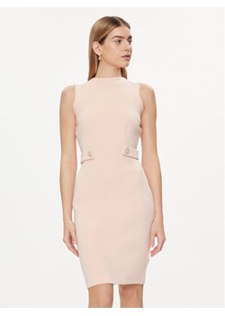 Guess Sukienka codzienna W4GK89 K7UW2 Różowy Slim Fit ze sklepu MODIVO w kategorii Sukienki - zdjęcie 182756663