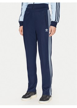 adidas Spodnie dresowe Beckenbauer JC5793 Granatowy Regular Fit ze sklepu MODIVO w kategorii Spodnie damskie - zdjęcie 182757042