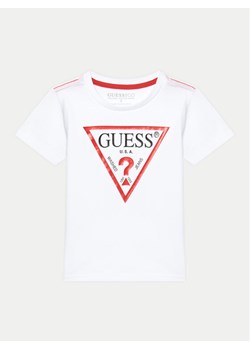 Guess T-Shirt N73I55 K8HM0 Biały Regular Fit ze sklepu MODIVO w kategorii T-shirty chłopięce - zdjęcie 182757240
