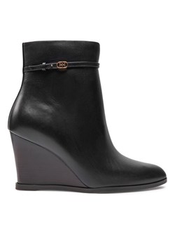 Tory Burch Botki Double T Buckle 158092-006 Czarny ze sklepu MODIVO w kategorii Botki - zdjęcie 182757303