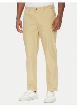 Aeronautica Militare Chinosy 251PA1654CT3505 Beżowy Regular Fit ze sklepu MODIVO w kategorii Spodnie męskie - zdjęcie 182757363
