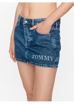 Tommy Jeans Spódnica jeansowa Micro DW0DW14834 Granatowy Regular Fit ze sklepu MODIVO w kategorii Spódnice - zdjęcie 182757534