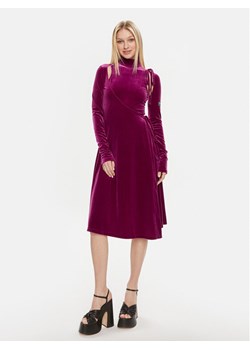 Versace Jeans Couture Sukienka codzienna 73HAO916 Bordowy Regular Fit ze sklepu MODIVO w kategorii Sukienki - zdjęcie 182757600