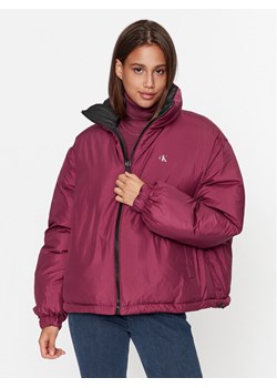 Calvin Klein Jeans Kurtka zimowa 90's J20J222333 Fioletowy Oversize ze sklepu MODIVO w kategorii Kurtki damskie - zdjęcie 182757661