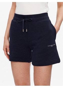Tommy Hilfiger Szorty sportowe 1985 WW0WW38348 Granatowy Relaxed Fit ze sklepu MODIVO w kategorii Szorty - zdjęcie 182758262