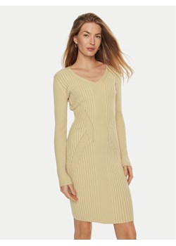 Guess Sukienka dzianinowa Isabella W4BK07 Z3HP2 Beżowy Slim Fit ze sklepu MODIVO w kategorii Sukienki - zdjęcie 182758954