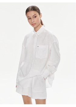 Tommy Jeans Koszula DW0DW17987 Biały Relaxed Fit ze sklepu MODIVO w kategorii Koszule damskie - zdjęcie 182759971