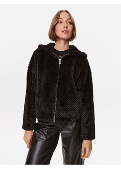 Guess Futro W3BL50 WFSD0 Czarny Regular Fit ze sklepu MODIVO w kategorii Futra damskie - zdjęcie 182760763