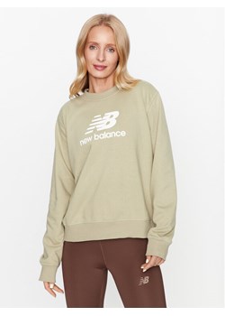 New Balance Bluza Essentials Stacked Logo French Terry Crewneck WT31532 Zielony Regular Fit ze sklepu MODIVO w kategorii Bluzy damskie - zdjęcie 182760820