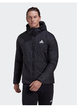 adidas Kurtka przejściowa BSC 3-Stripes Hooded Insulated Jacket HG6276 Czarny Regular Fit ze sklepu MODIVO w kategorii Kurtki męskie - zdjęcie 182761212